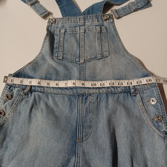 HONEY PUNCH Light Medium Wash Distressed Overall Jumpsuit Medium (RHOOC) - Picture 6 of 9